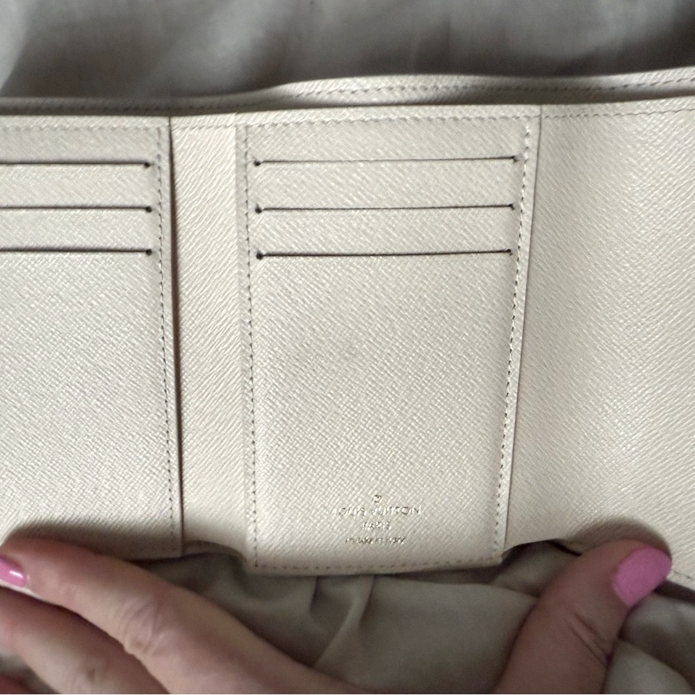 Louis Vuitton Victorine by the Pool pink Wallet - Picture 3 of 9